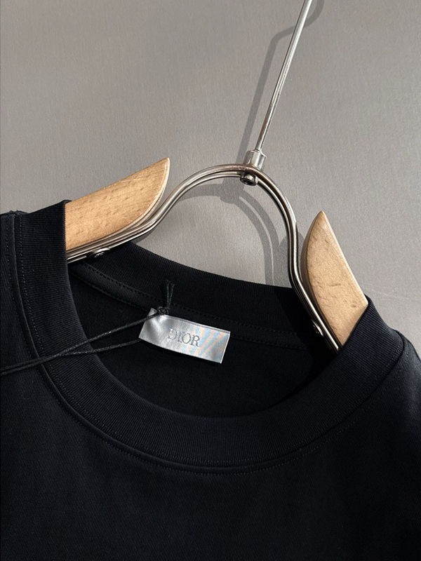 ブランドTシャツ側面デザイン